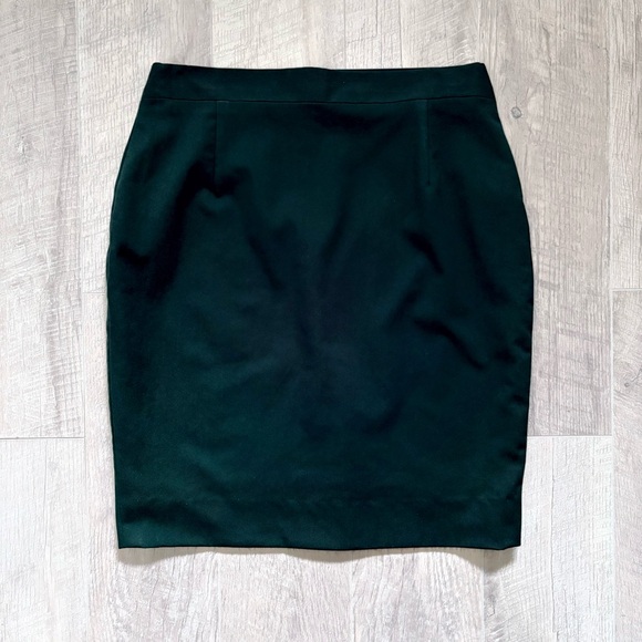 designer-inspired skirt suit 🌲 - Picture 4 of 5